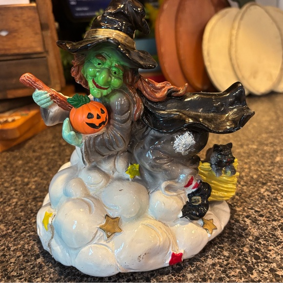 Vintage Halloween Light Up Plastic 6.75" Witch - Picture 1 of 4